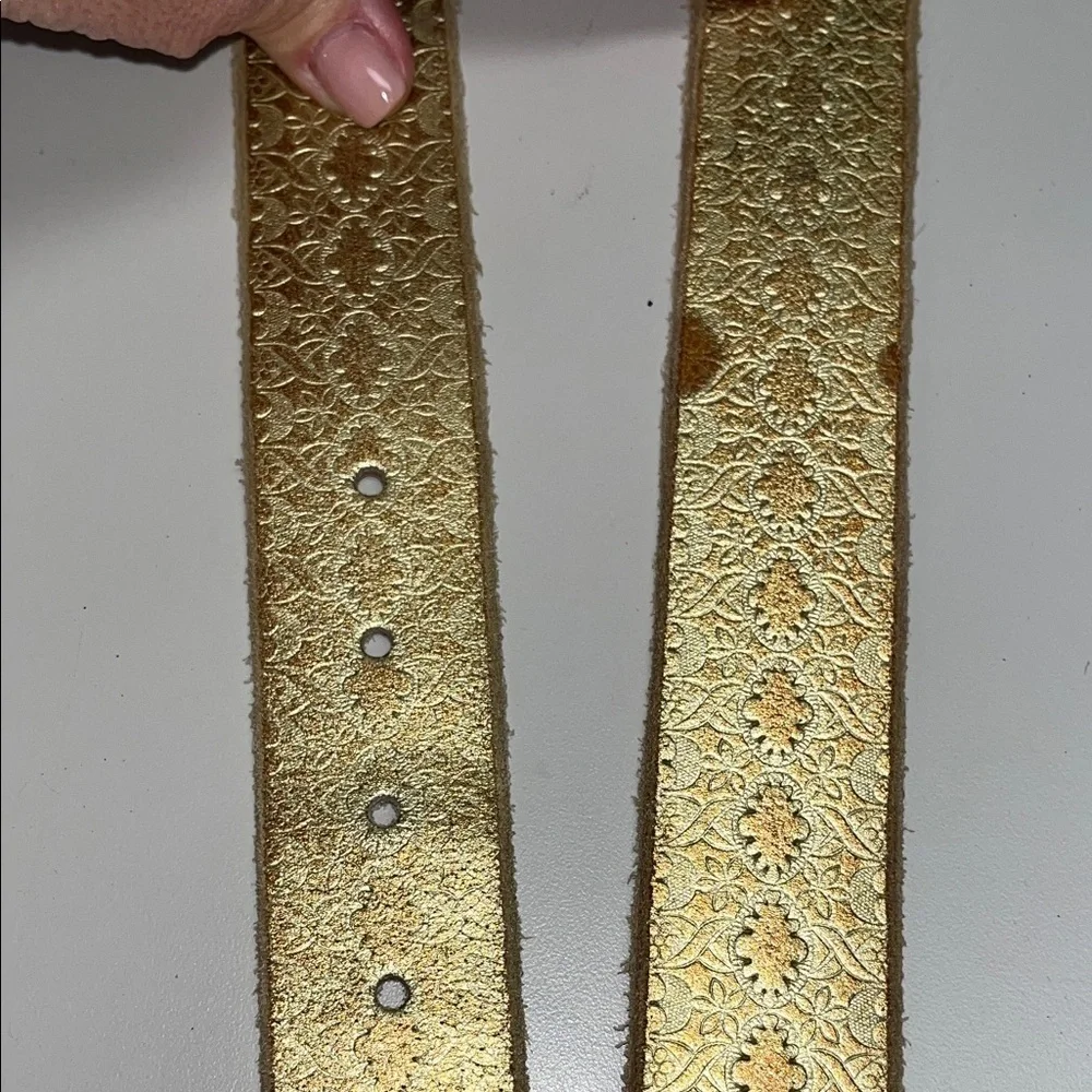 Elegant Gold Women's Belt with Textured Design